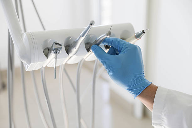 Professional Tooth Extraction technician working in Franklin, OH